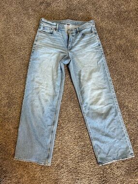 American Eagle Light Wash Strigid jeans